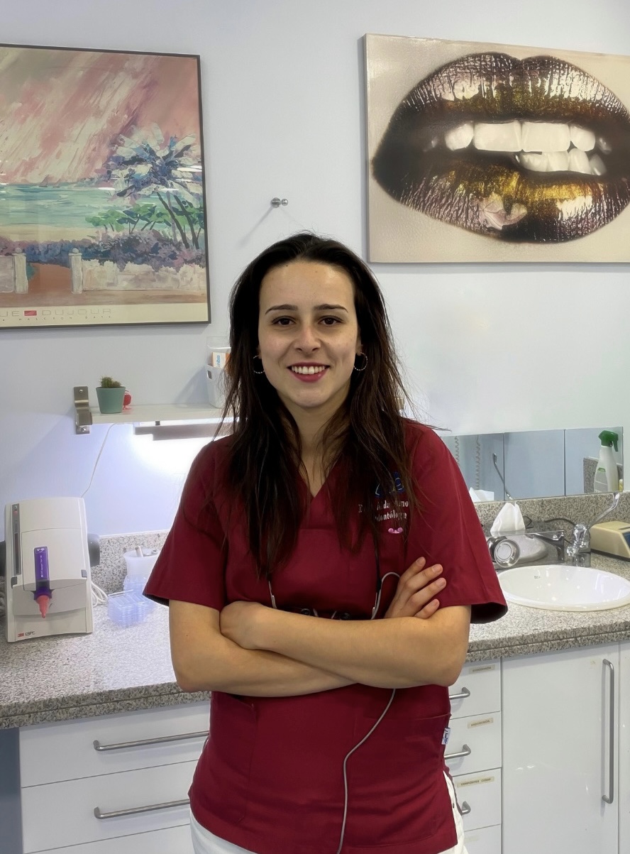 Dra. Aída Amoedo, dentista de la clínica dental Amoedo en Oviedo, Asturias.