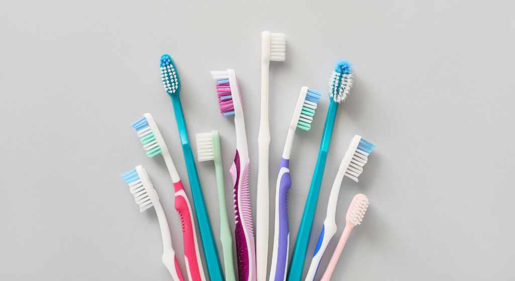 Dentista en Oviedo - Clínica Amoedo ¿Tu boca es única? Tu cepillo de dientes no puede ser «uno cualquiera»